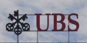 Read more about the article Swiss bank UBS is studying how to offer crypto to its clients