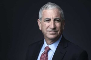 Read more about the article American Billionaire Ken Moelis Compares the Crypto Craze to the Gold Rush of 1848