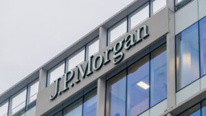 Read more about the article JPMorgan Warns of Incoming Bitcoin Bear Market Citing ‘Unusual Development’ in Futures