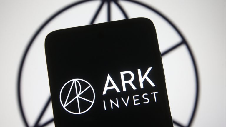 You are currently viewing Cathie Wood Bought the Dip: Ark Invest Purchases One Million GBTC Shares