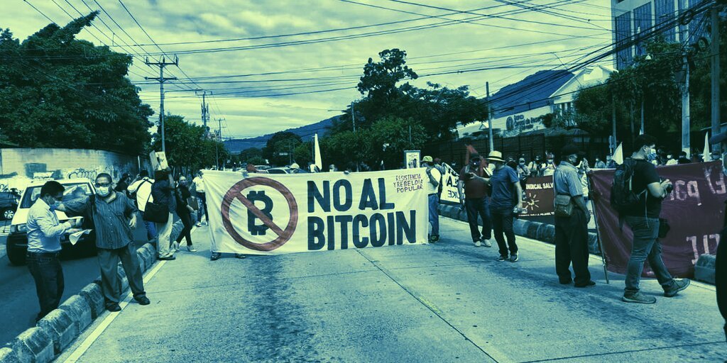 You are currently viewing El Salvador Bitcoin Law Has Citizens Protesting
