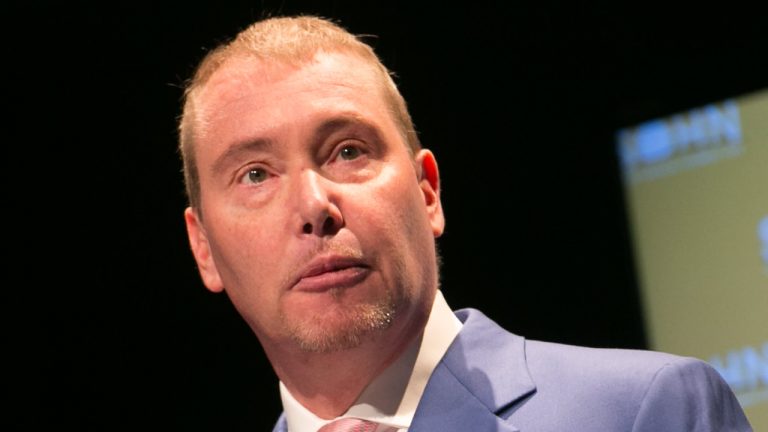 You are currently viewing Billionaire Fund Manager Jeffrey Gundlach Convinced Bitcoin Will Fall Below $23K, US Dollar Is ‘Doomed’