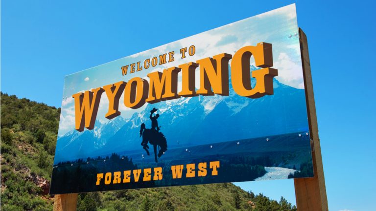 You are currently viewing ‘We Want You,’ Pro-Bitcoin Senator Cynthia Lummis Invites Crypto Miners to Wyoming