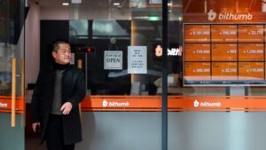 Read more about the article South Korean Crypto Exchange Bithumb Bans Employees from Trading Bitcoin