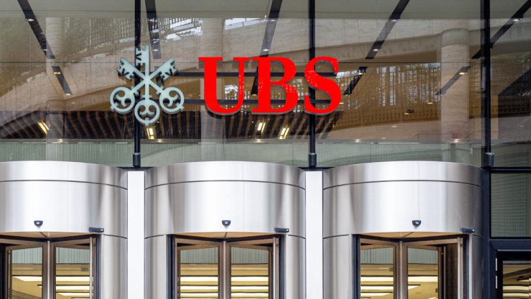 You are currently viewing UBS Advises ‘Stay Clear’ of Cryptocurrencies — Warns ‘Regulators Will Crack Down on Crypto’