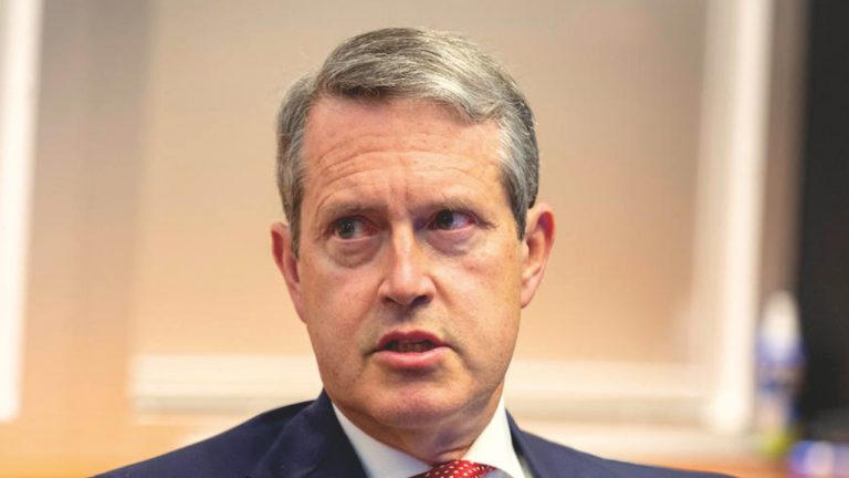 Read more about the article Fed Vice Chair Quarles Says Digital Dollar Could Pose Significant Risks to US Banking System