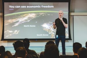 Read more about the article For Brian Armstrong the US is the best country in the world for crypto