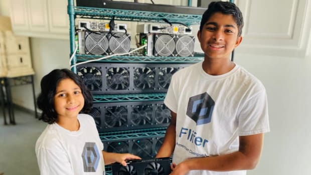 You are currently viewing These Two Kids Are Making $30,000 A Month Mining Bitcoin