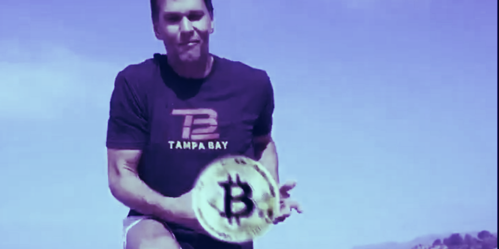 You are currently viewing Tom Brady Gives Bitcoin to Fan for Return of TD Ball, Fan Asks for Round of Golf