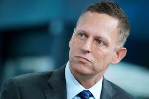 Read more about the article Peter Thiel: Bitcoin at $60,000 Means The Economy Is Facing Real Crisis