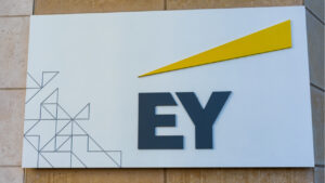 Read more about the article EY Survey Finds 1 in 4 Hedge Funds to Increase Crypto Exposure Next Year