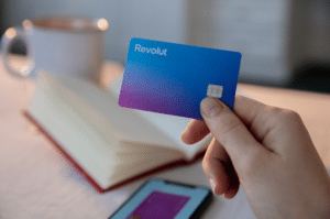 Read more about the article Revolut: a survey on Christmas spending and New Year’s resolutions