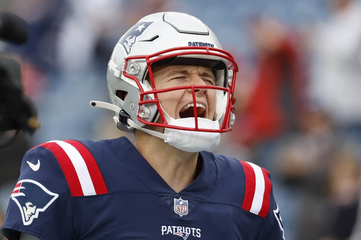 You are currently viewing NFL Quarterback Mac Jones Gifts Bitcoin to His Patriots Teammates for Christmas