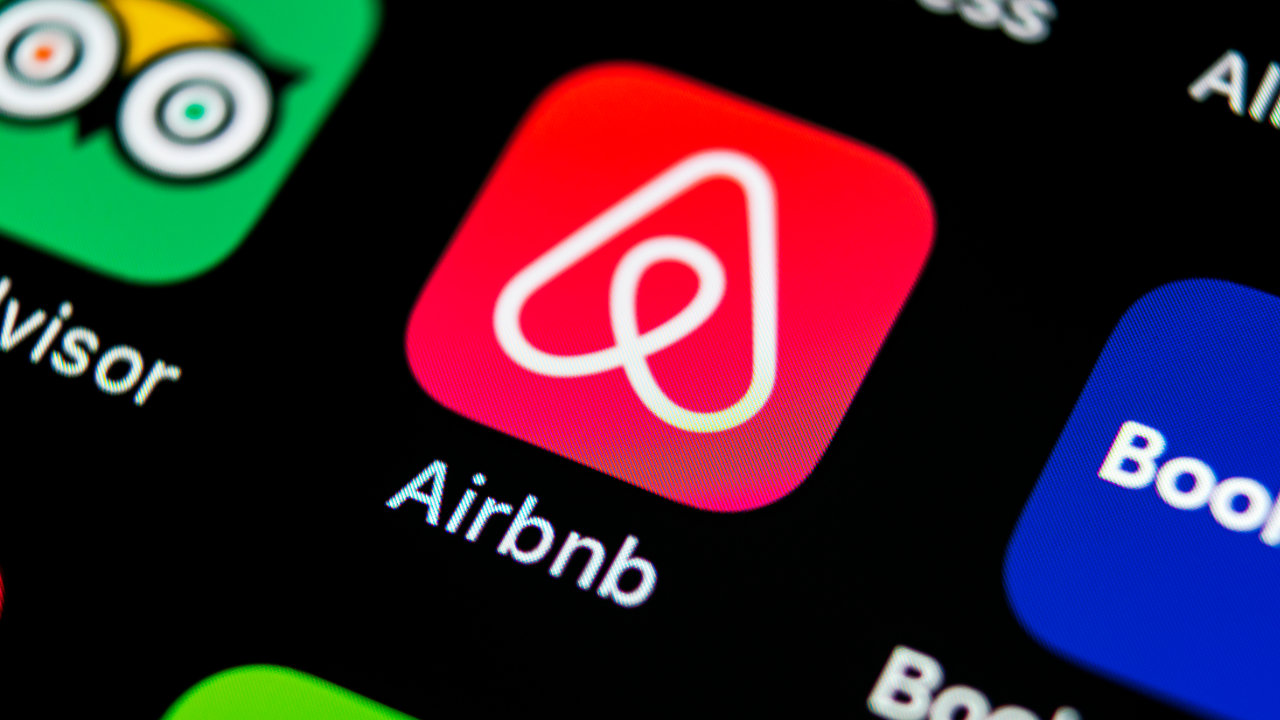 You are currently viewing Airbnb Explores Crypto Payments — CEO Sees ‘a Revolution Happening in Crypto’