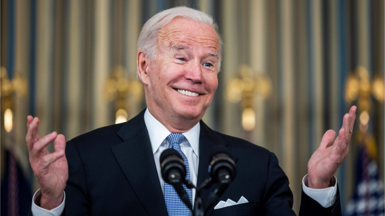 You are currently viewing Amid the Hottest US Inflation in 40 Years, Biden Administration Blames Rising Prices on Shipping Industry