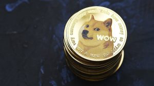 Analyst Predicts Dogecoin (DOGE) Rebound, Sets Sights on alt=