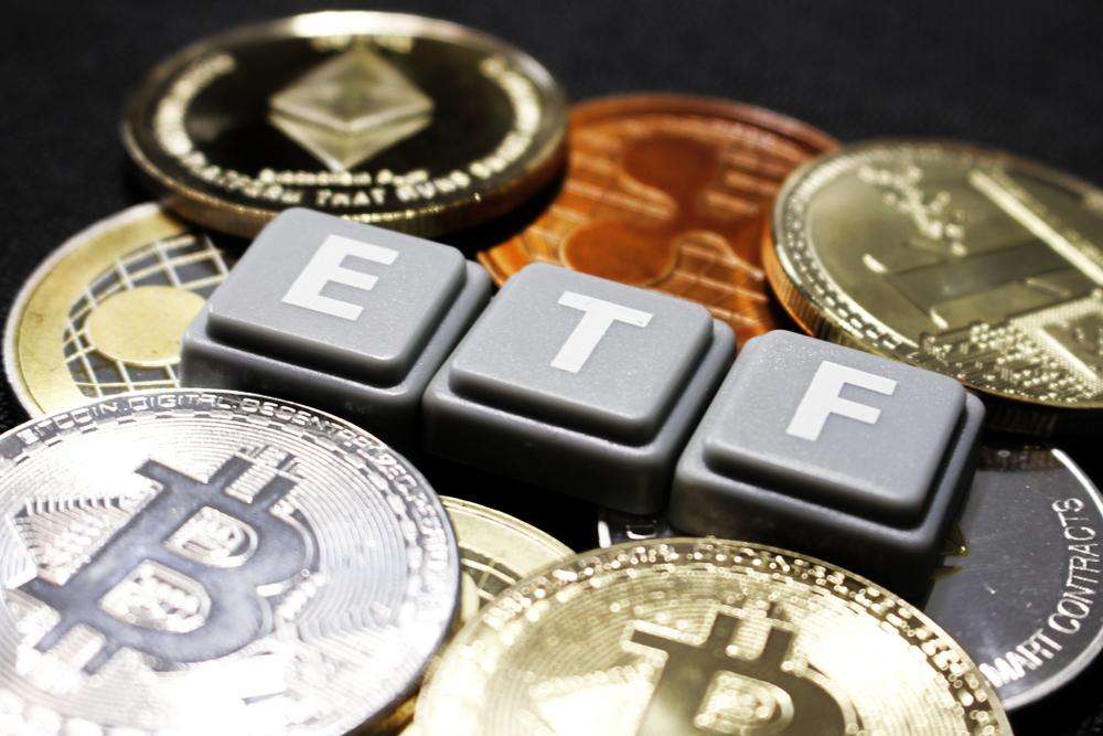 You are currently viewing Bitcoin ETF Euphoria Crumbles as BTC Price Plummets 7% – Is $30,000 or $60,000 Next?