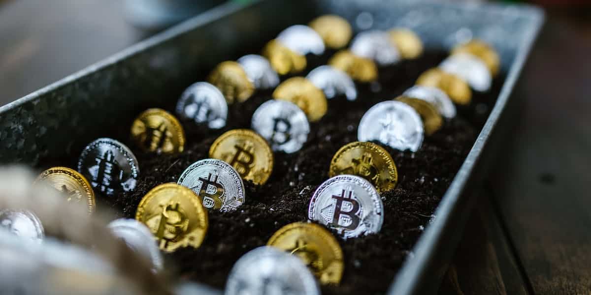 You are currently viewing Gold’s $100 Billion Surge: Can Bitcoin ETFs Replicate the Success Story?