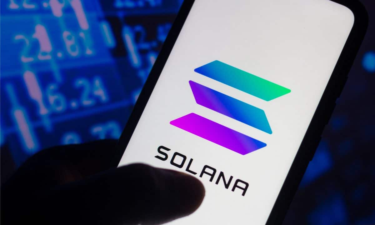 You are currently viewing Solana Mobile Breaks Records with 30,000 Pre-Orders Ahead of Upgraded Version  