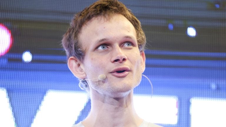 You are currently viewing Vitalik Buterin Explores Blobs and Parallelization in L2 Rollup Analysis