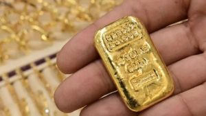 Read more about the article Gold’s Price Surge to Nearly $2,200 Overshadowed by Bitcoin’s ‘Speculative Mania,’ Peter Schiff Claims