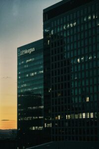 You are currently viewing The defense of Jamie Dimon: JPMorgan in favor of investments in Bitcoin