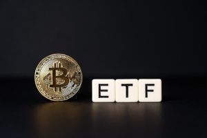 Read more about the article Spot Bitcoin ETFs Saved BTC From 20% Decline, Spotlight On Chainlink’s Contender’s Rising Potential