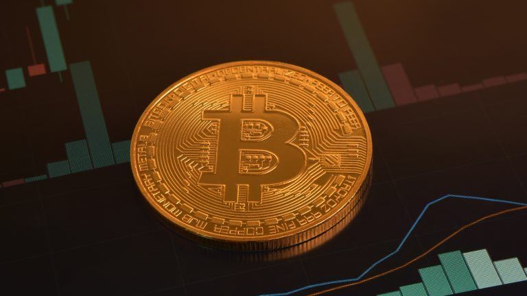 Bitcoin Peaks at ,404 as Short Liquidations Surpass M