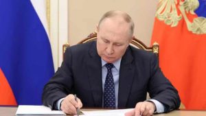 Read more about the article Putin Signs Law to Advance Cryptocurrency Use in Russia’s International Trade