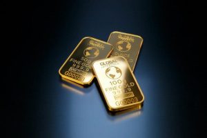 Read more about the article UBS Warns Dollar Downfall Could Continue as Gold Moves to New $2,700 High: Report