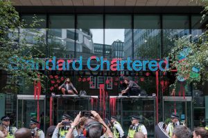 Read more about the article Standard Chartered Launches UAE Crypto Custody Services for Bitcoin (BTC) and Ethereum (ETH)