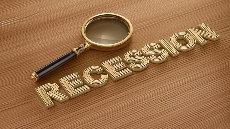 You are currently viewing Recession Concerns Ignite Amid US Economic Slowdown and Market Volatility