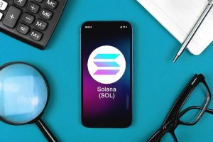 Read more about the article Solana Launches Seeker Device, Promises It’s More Than a ‘Memecoin Phone’