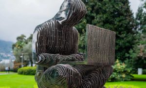 Read more about the article Tether Unveils Satoshi Nakamoto Statue at Plan ₿ Forum in Swiss City Lugano