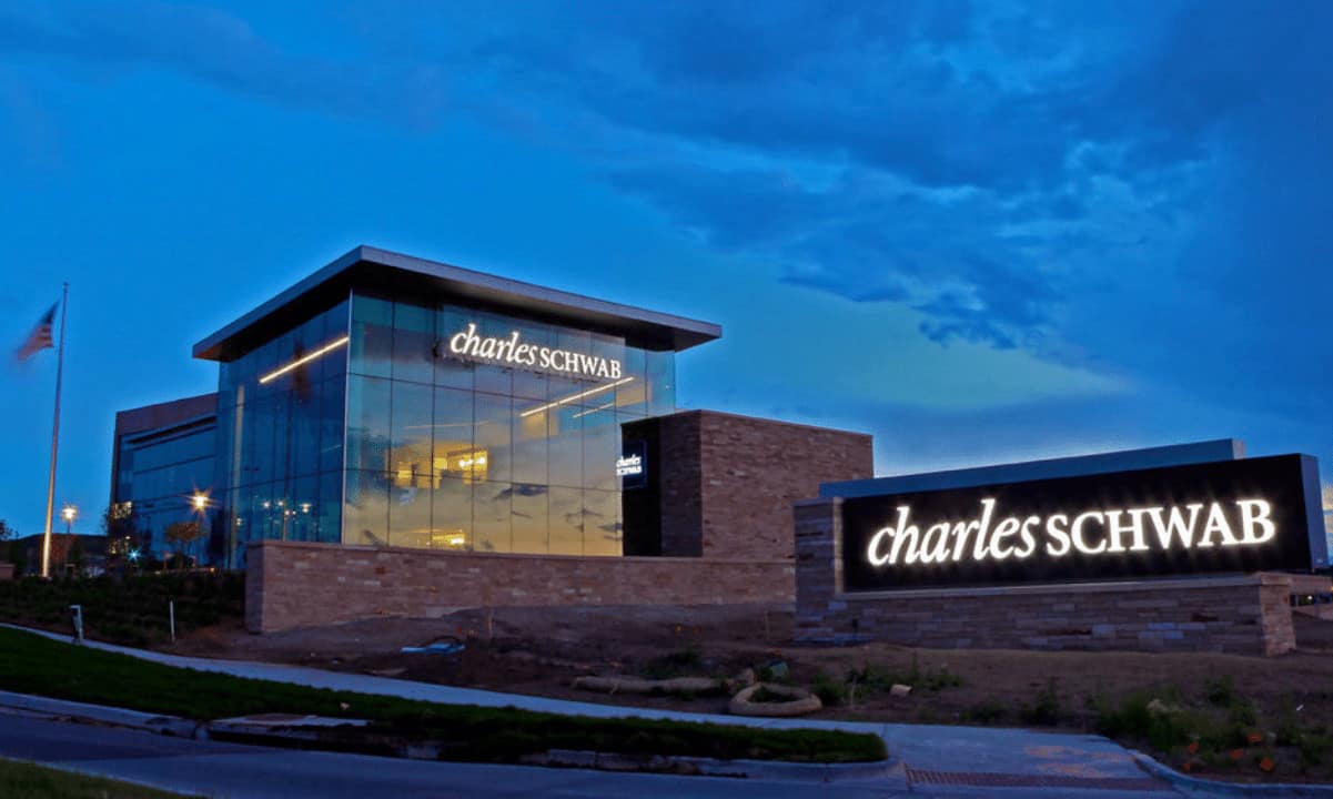 You are currently viewing Charles Schwab to Launch Spot Crypto ETFs if Regulations Change