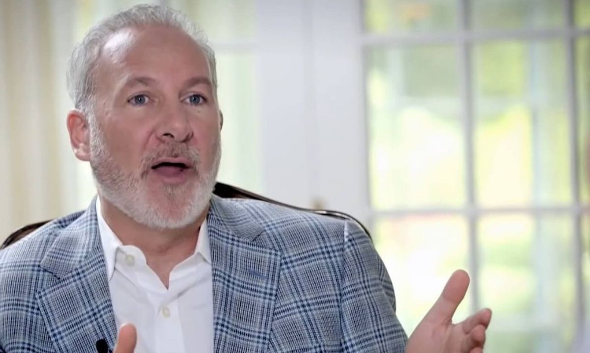 You are currently viewing Peter Schiff’s Time to Shine: Bitcoing Bashing Fiesta as Price Dips to $77K