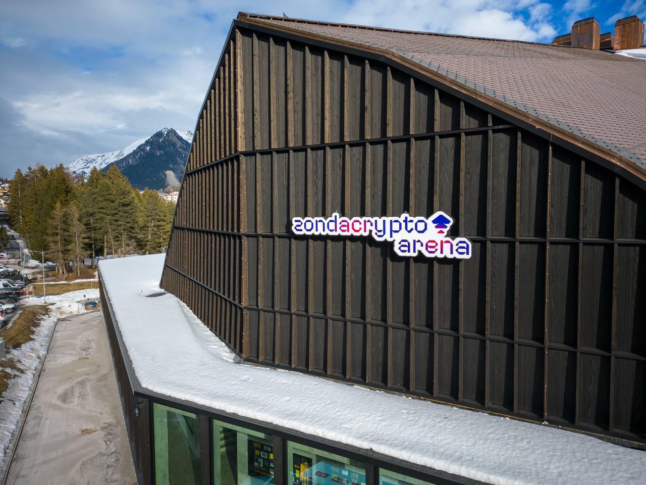 Read more about the article HC Davos ice stadium officially becomes zondacrypto Arena