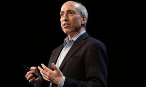 Read more about the article Former SEC Head Gensler Slams Crypto Fundamentals, Endorses Bitcoin