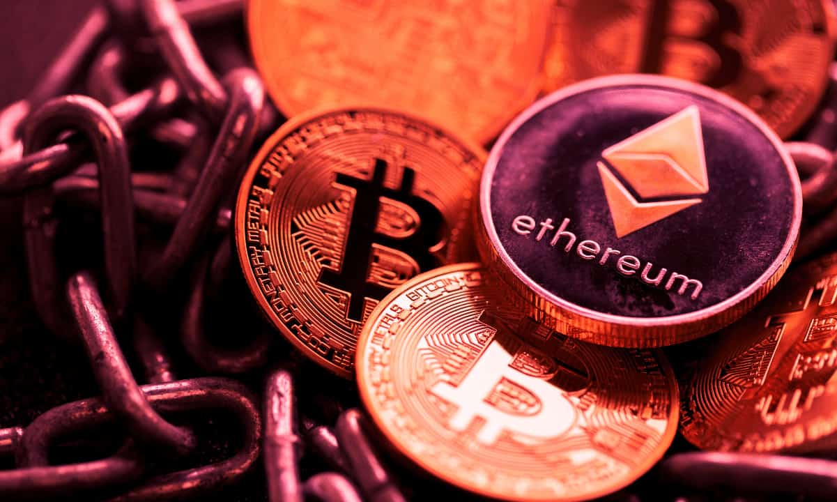 You are currently viewing ETH Dips Into Undervaluation Zone, Is Altseason Around the Corner?