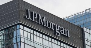 Read more about the article JPMorgan Forecasts Bitcoin to Outperform Gold in Second Half of 2025