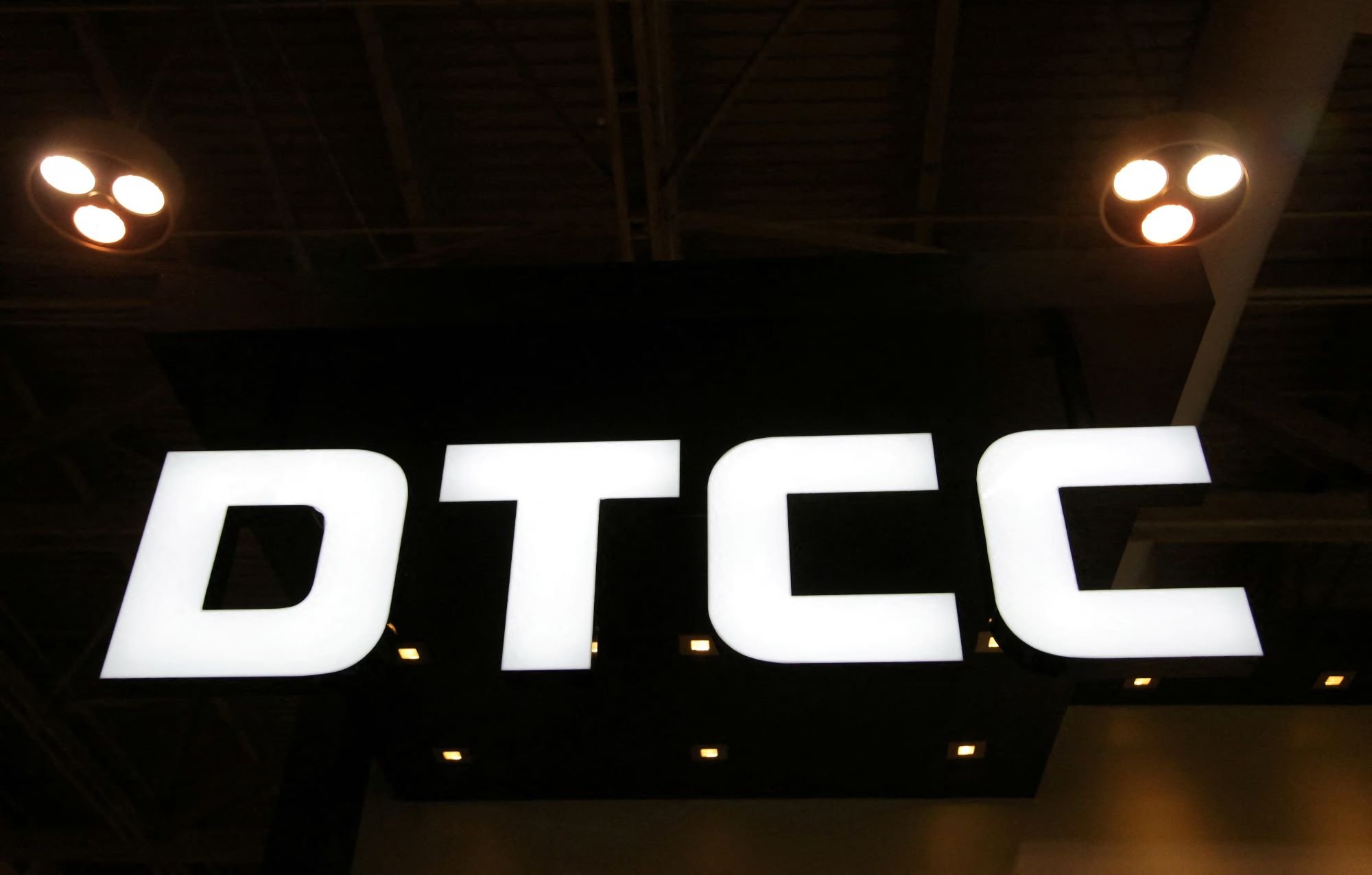 You are currently viewing DTCC Explores Issuing USD Stablecoin to Modernize Clearing Rails