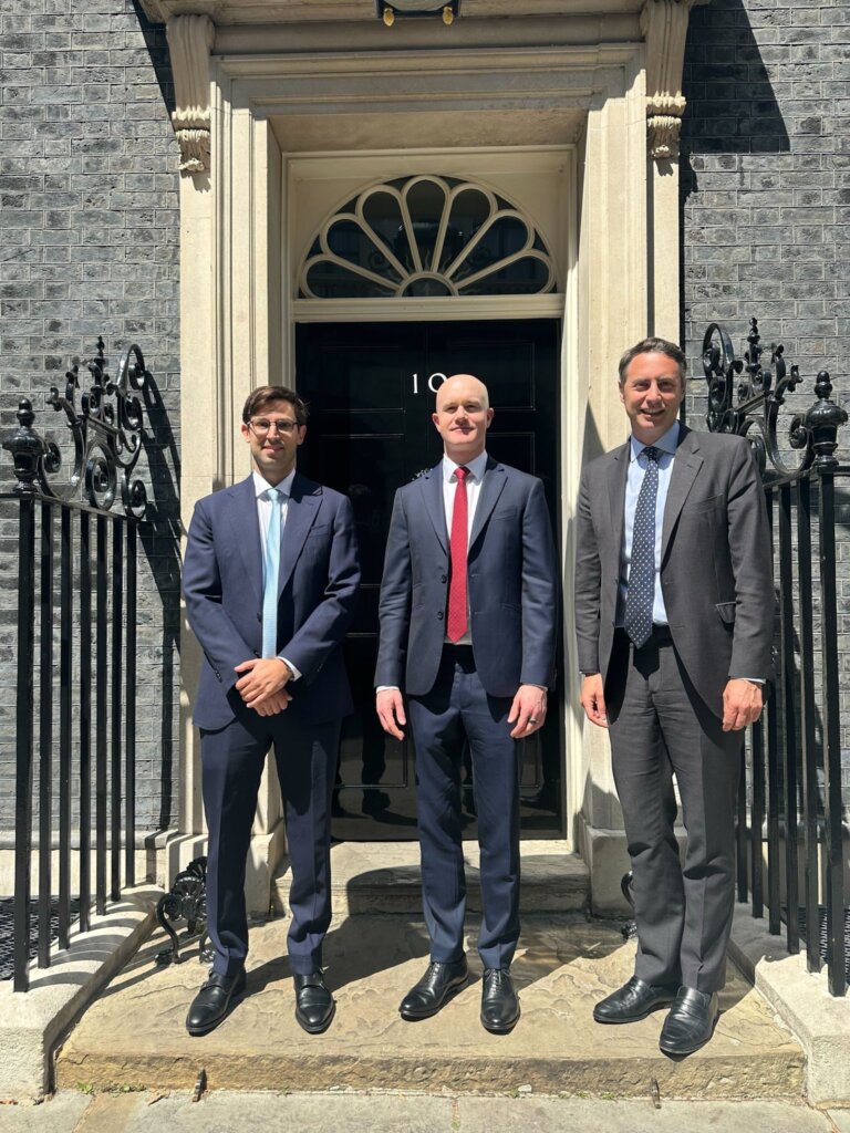 You are currently viewing Coinbase CEO Brian Armstrong seen at 10 Downing Street amid push for UK crypto overhaul