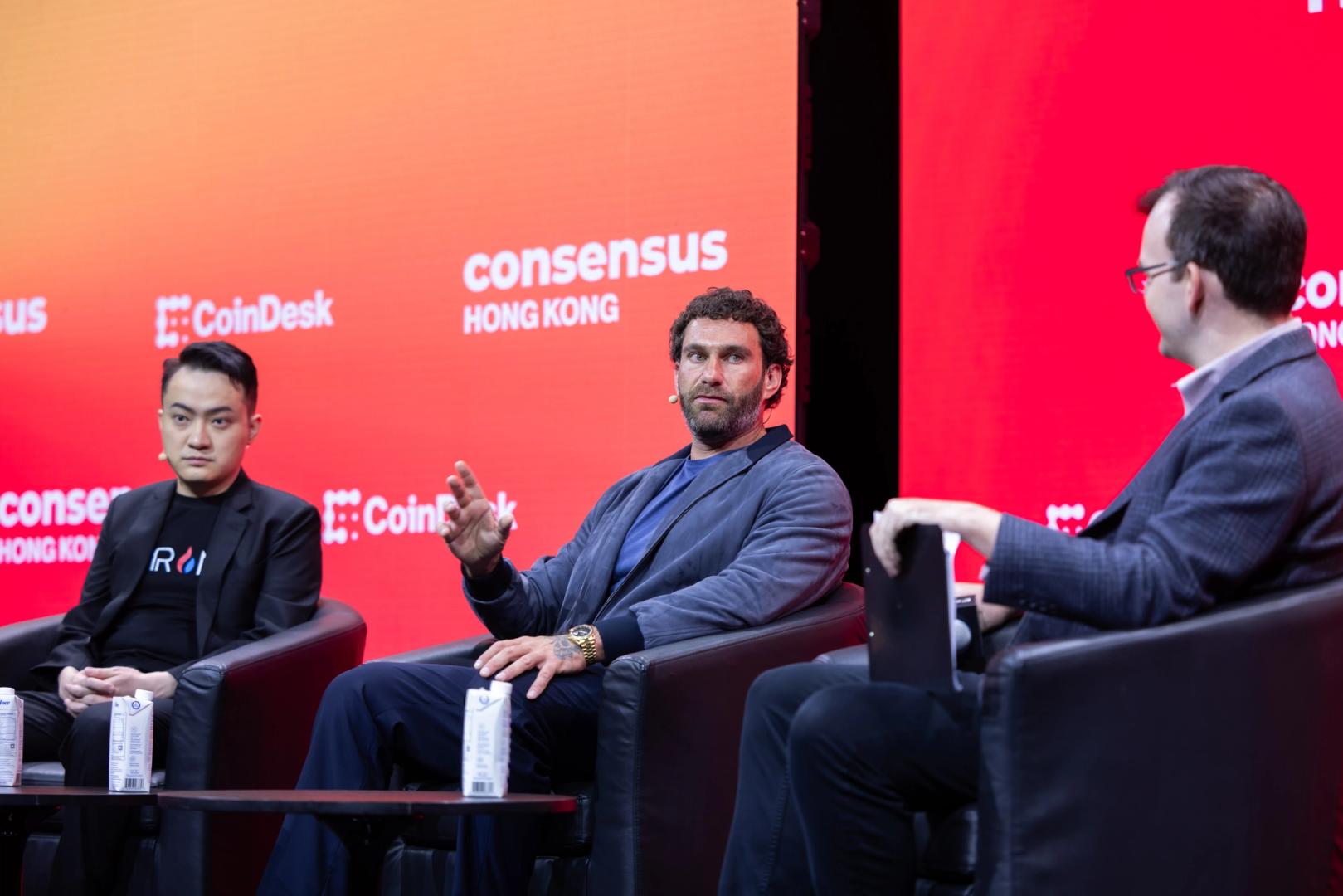 You are currently viewing Trump-Linked DeFi Project World Liberty Teams With Re7 for USD1 Stablecoin Vault