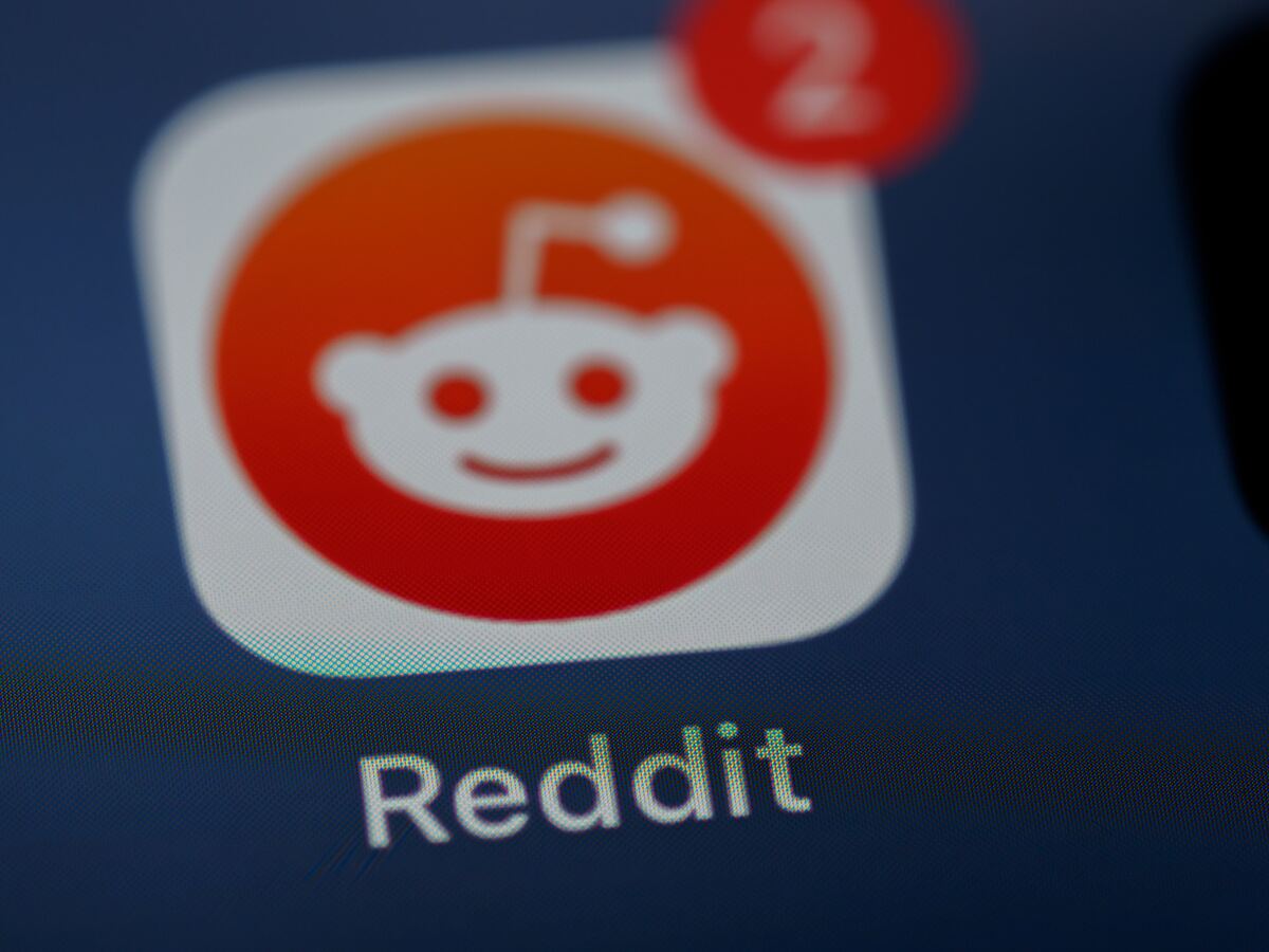 Read more about the article Reddit Taps Worldcoin Tech in Battle Against Spam and Deepfake Users