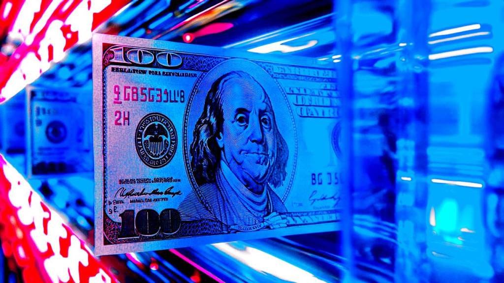 You are currently viewing ‘Gravy Train’ of US Spending Could Come to an End, Putting Lower Income Americans in Poverty: Senator Ron Johnson