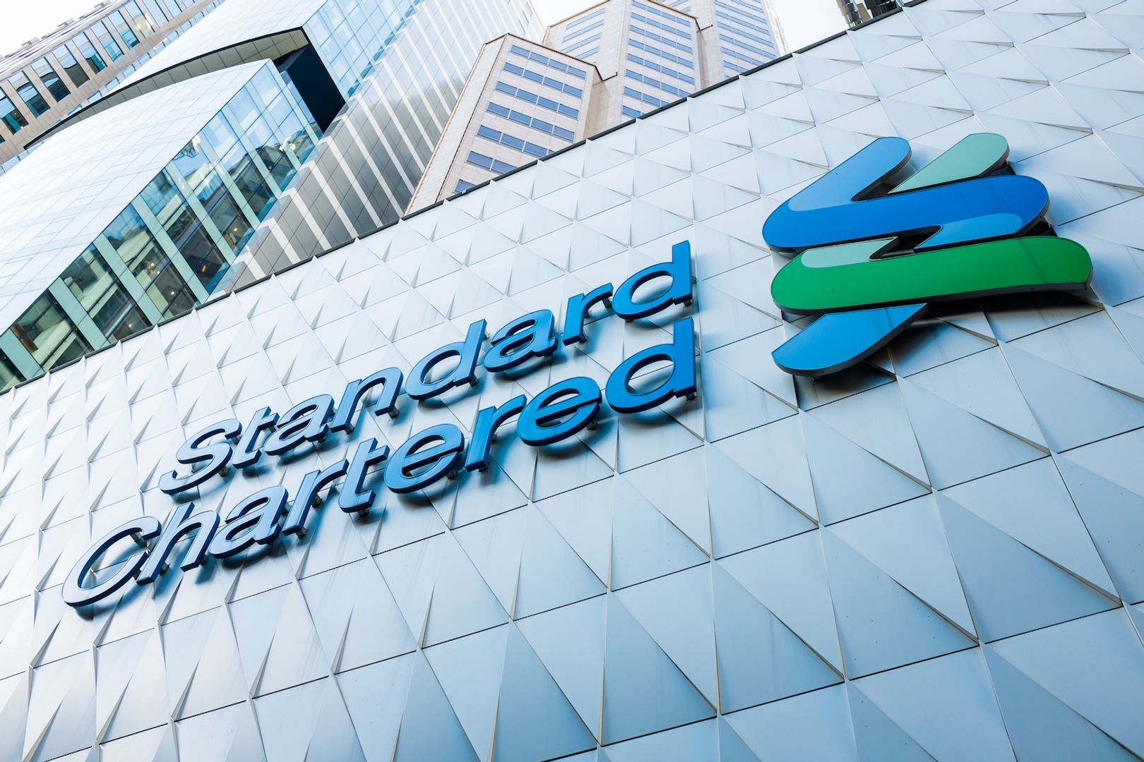 You are currently viewing Standard Chartered Says It’s the First Global Bank to Offer Spot Bitcoin, Ether Trading