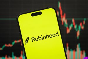 Read more about the article Robinhood Probed by Florida AG’s Office Over Allegedly ‘Deceptive’ Crypto Pricing Claims