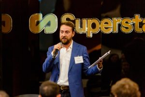 Read more about the article Superstate CEO Robert Leshner Buys Majority Stake in 'Shady' Liquor Vendor With BTC Strategy