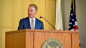 Read more about the article SEC Makes Spot Crypto ETF Listing Process Easier, Approves Grayscale's Large-Cap Crypto Fund