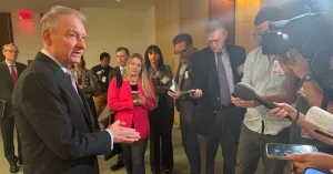 Read more about the article SEC Crypto Policy: Chairman Atkins Vague on Wallet Rules